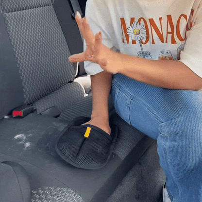 Glove removing pet hair in action